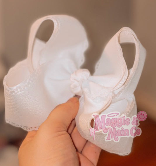 White scalloped