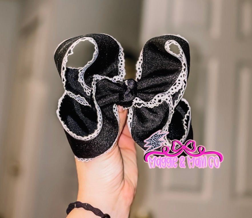 Black scalloped